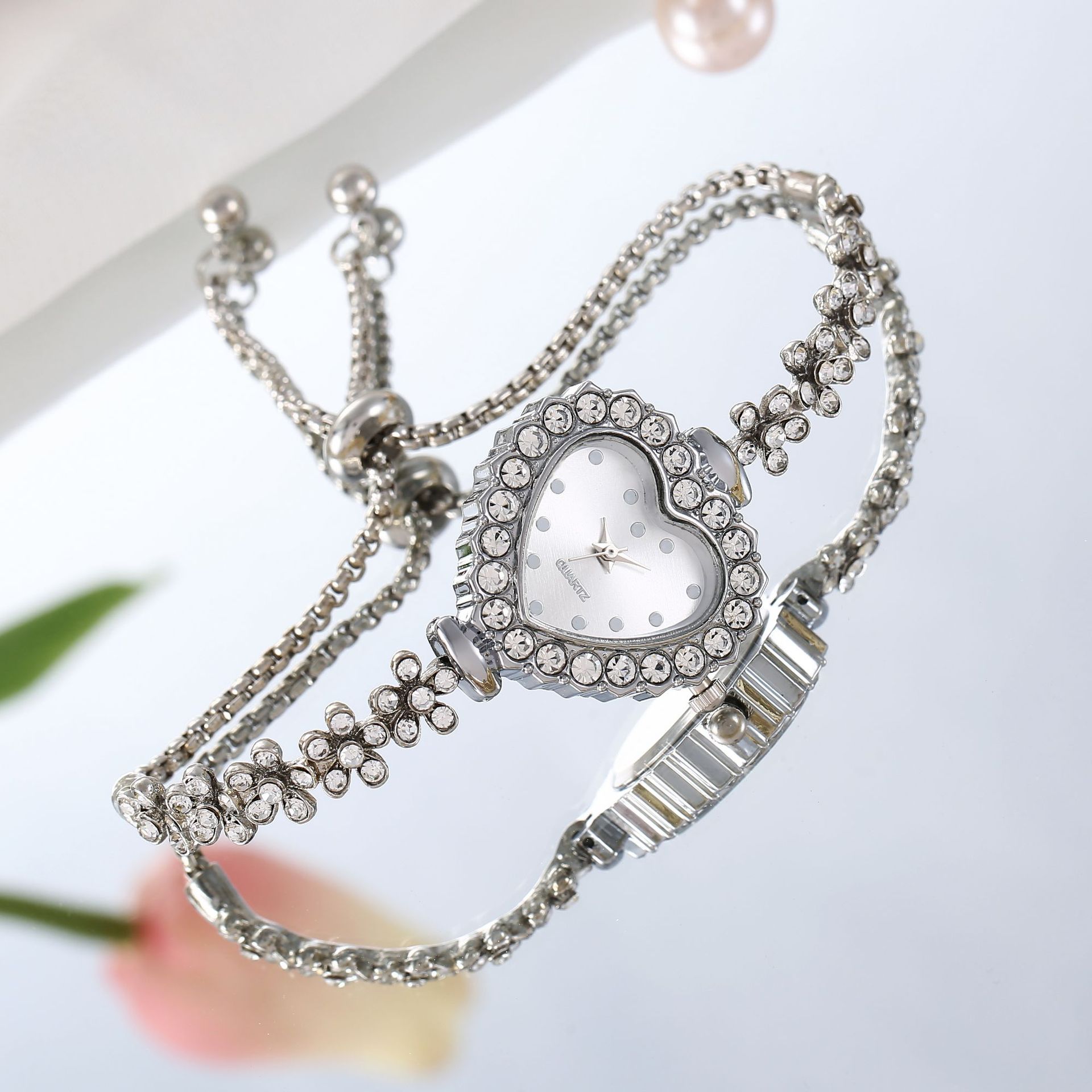 New Fashion Pattern Fine Strap Diamond Love Women's Watch Free Adjustment Bracelet Watch Women's Quartz Watch Wholesale