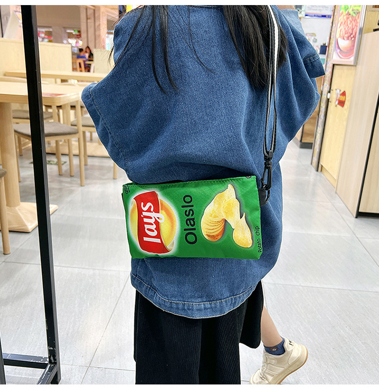 ins超火薯片包包女新款韩版休闲零食包搞怪单肩挎包少女斜挎帆布