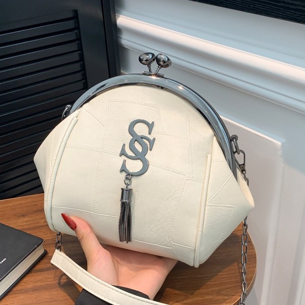 小众设计高级感夹口斜挎包女2024新款复古流行百搭通勤贝壳单肩包