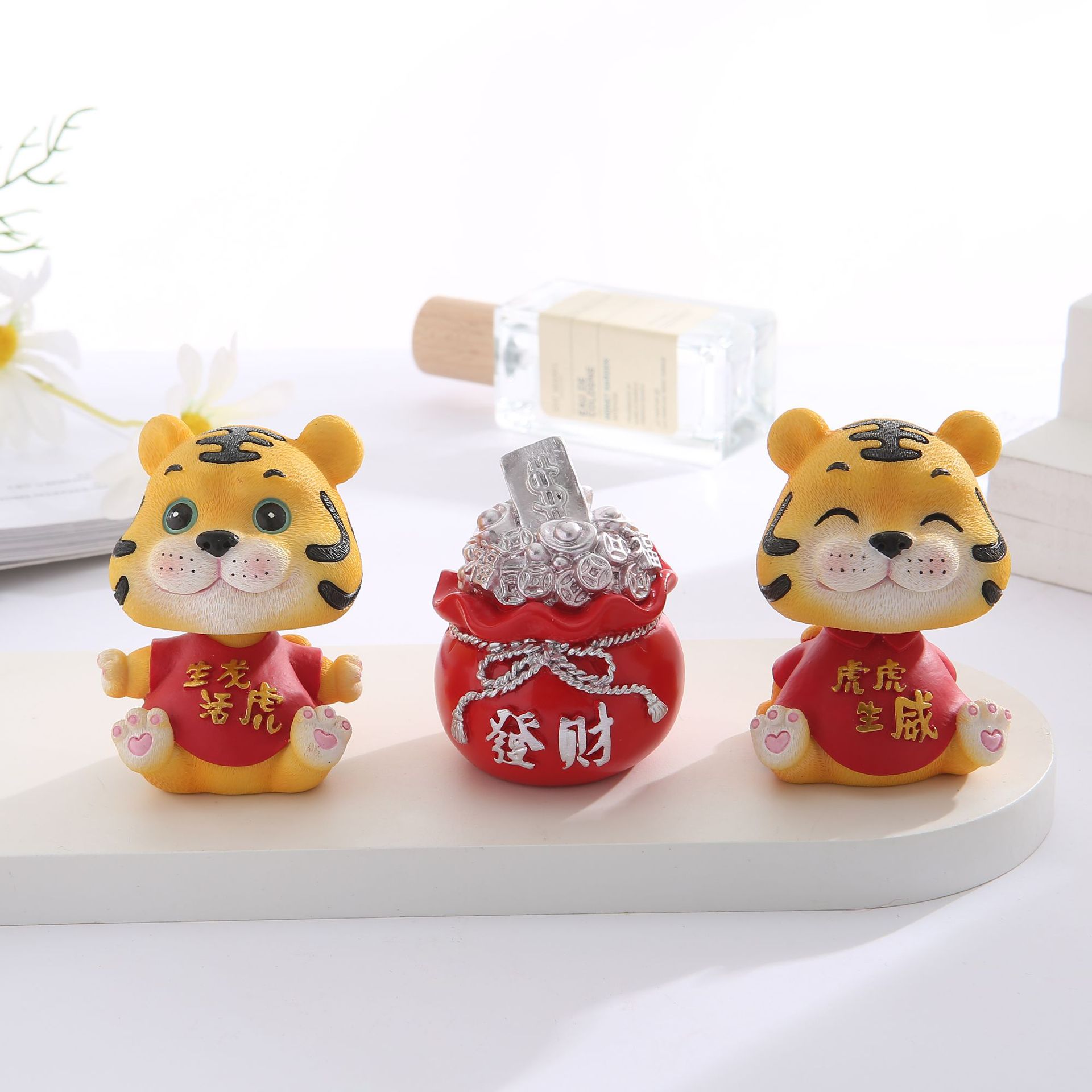 新款喜庆钱袋装饰摆件 虎年创意发财树脂工艺品汽车摆件 车载好物