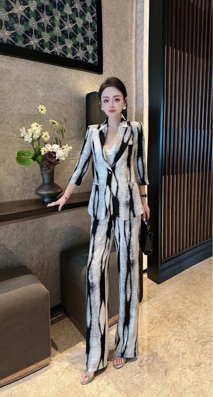 高端西服套装图片-海量高清高端西服套装图片大全 - 阿里巴巴