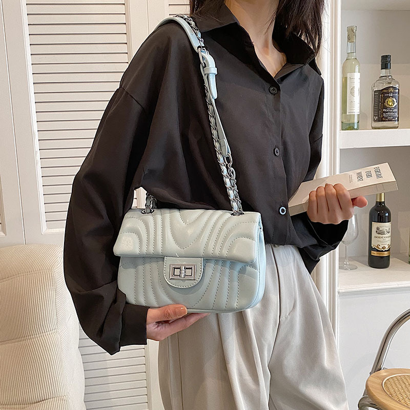 Cross-Border High-Grade Special-Interest Design Twist Lock Bag Women's Bag 2023 Spring Popular Rhombus Chain Shoulder Messenger Bag