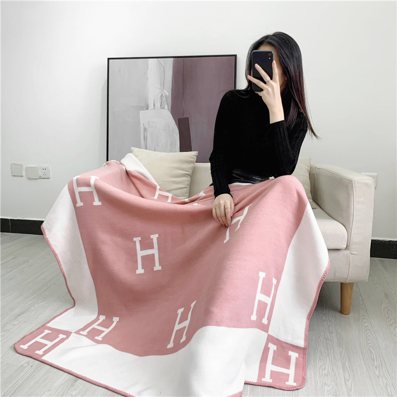 New H Letter Wool Shawl Gu Li Small Age Same Style Flying Large Blanket Thick Air Conditioning Blanket Sofa Cushion