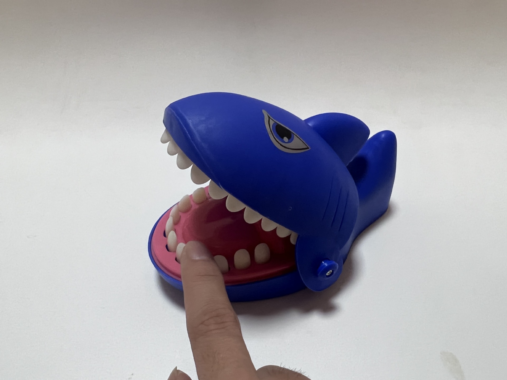 小鲨鱼咬手指玩具鲨鱼拔牙亲子游戏新奇特咬手玩具儿童整蛊人道具