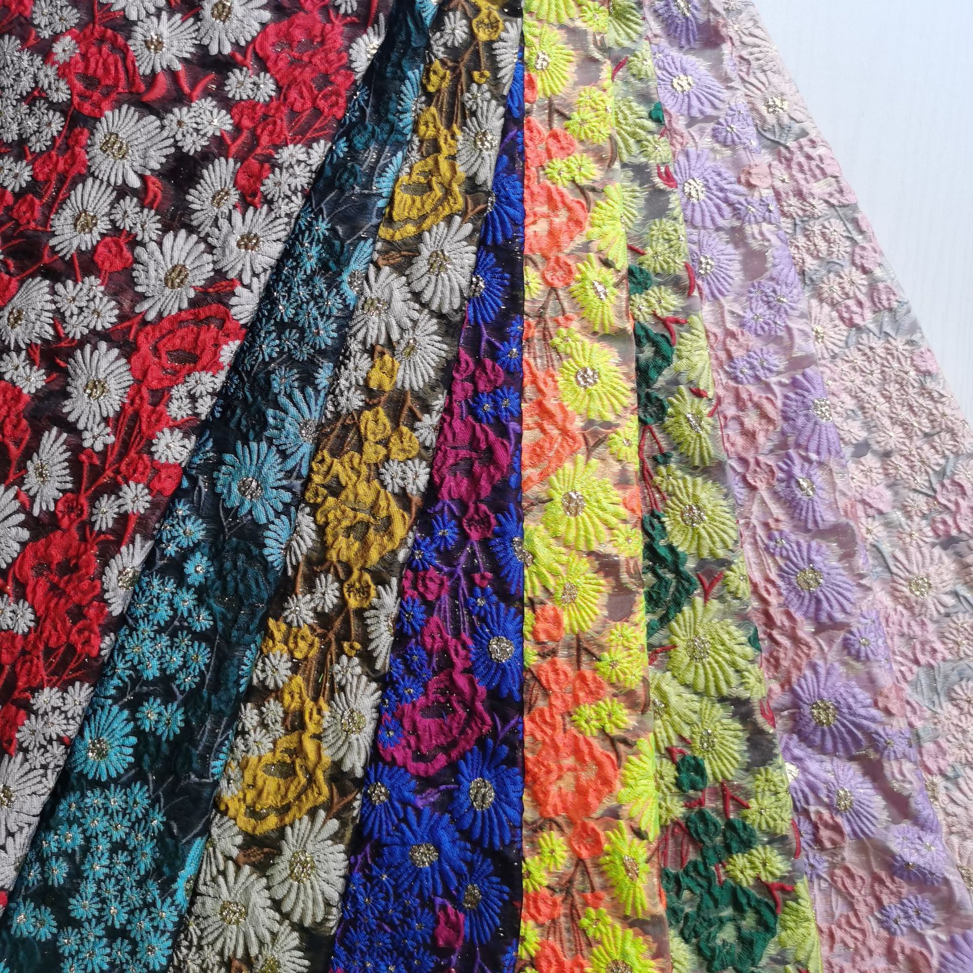 新款剪花布 梭织色织提花面料 女装连衣裙时装服装面料 来样定制