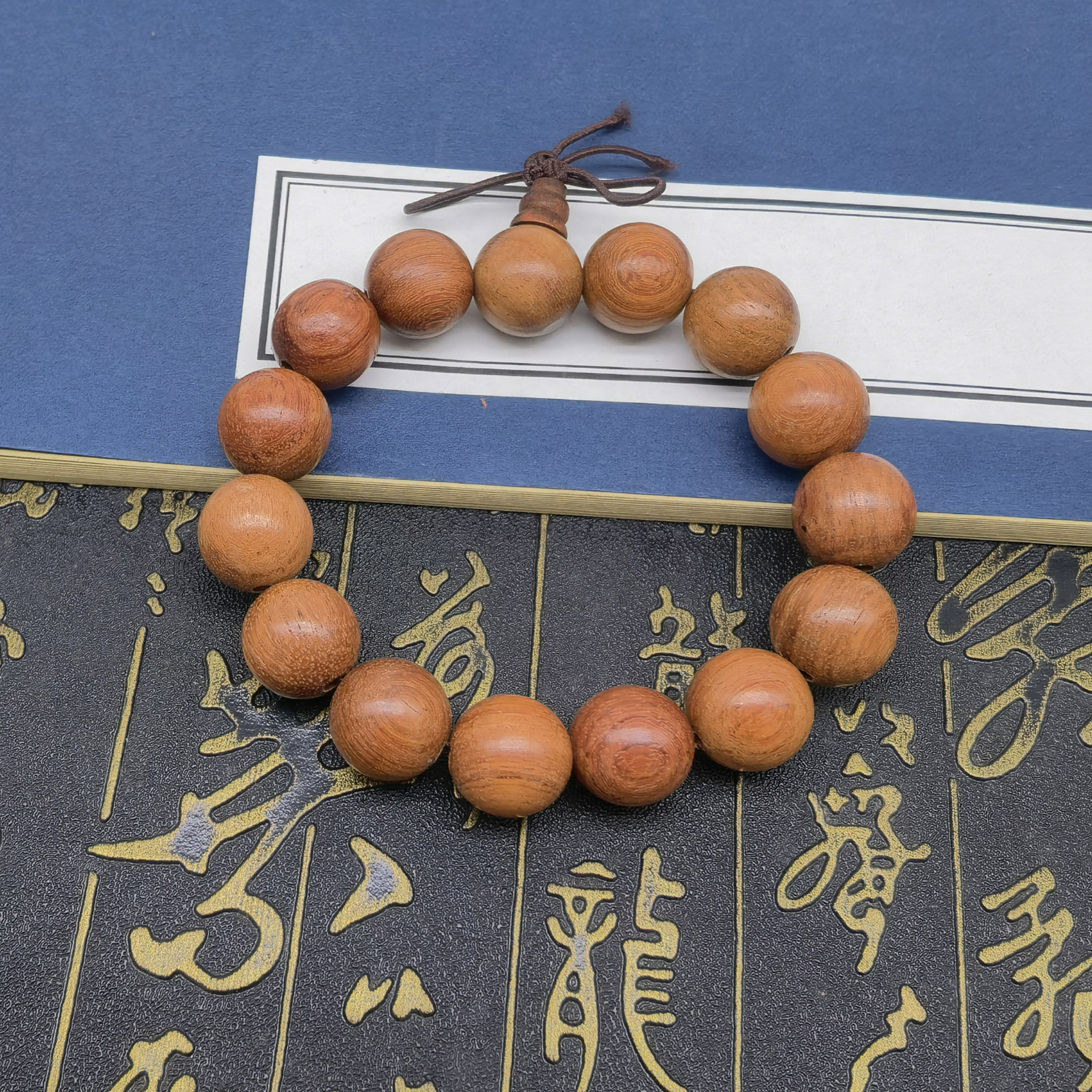 批发地摊庙会直播货源天然鸡翅木花梨木佛珠手串寺庙结缘礼品手链