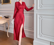 红色连衣裙女2024新款早春长袖法式气质感收腰显瘦V领长裙子