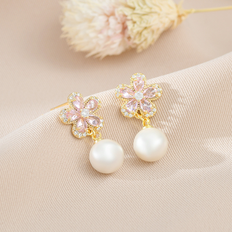 Autumn and Winter New Elegant Stud Earrings for Women Sterling Silver Needle High-Grade Retro French Pearl Earrings Light Luxury Petal Earrings