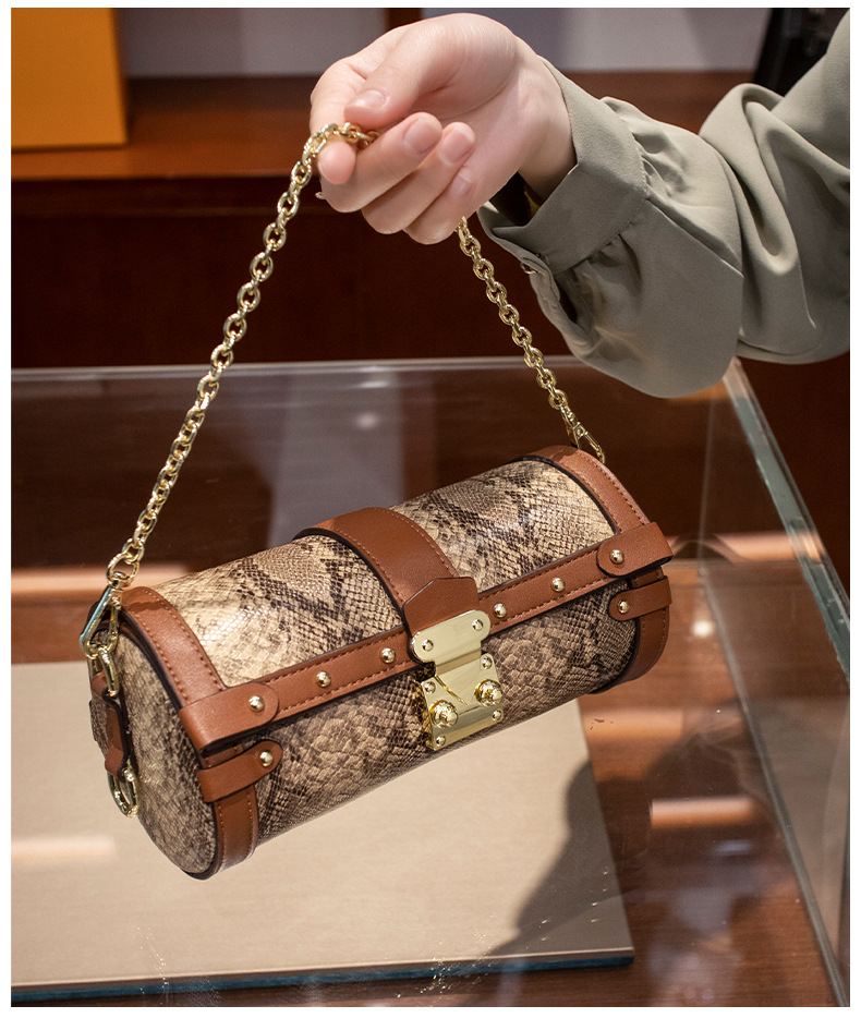 香港mk正品枕头包女真皮圆筒包斜挎包圆形小包包2021新款秋冬女包