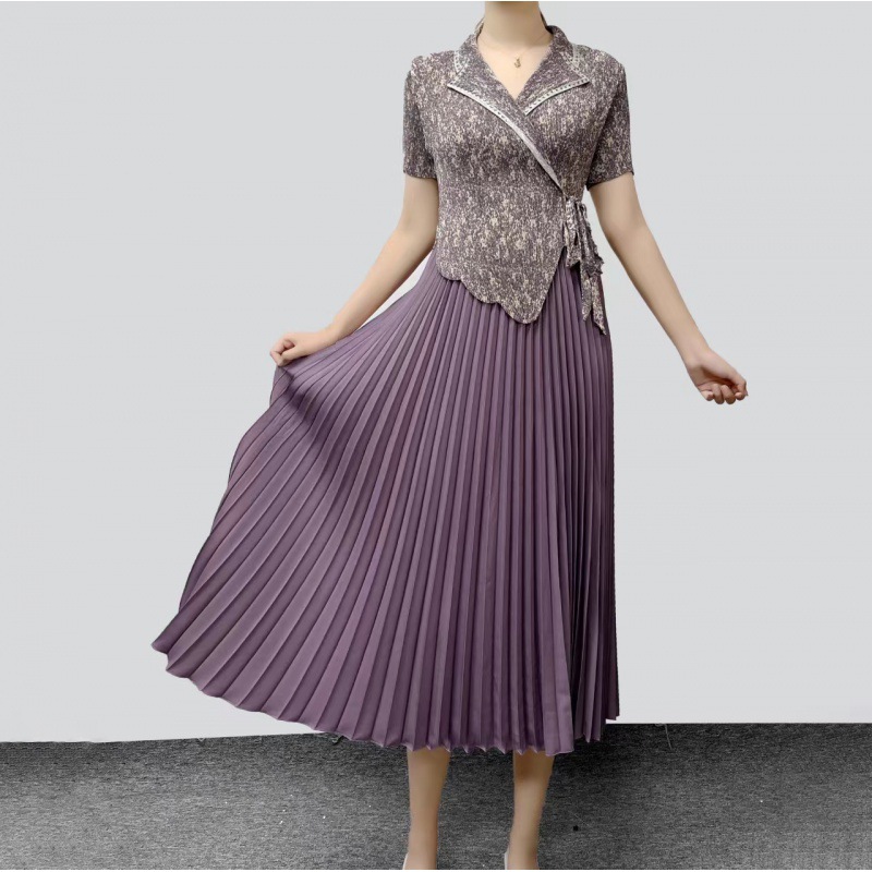 碎花妈妈裙2024夏季女装西装裙端庄大气减龄褶皱连衣裙-阿里巴巴