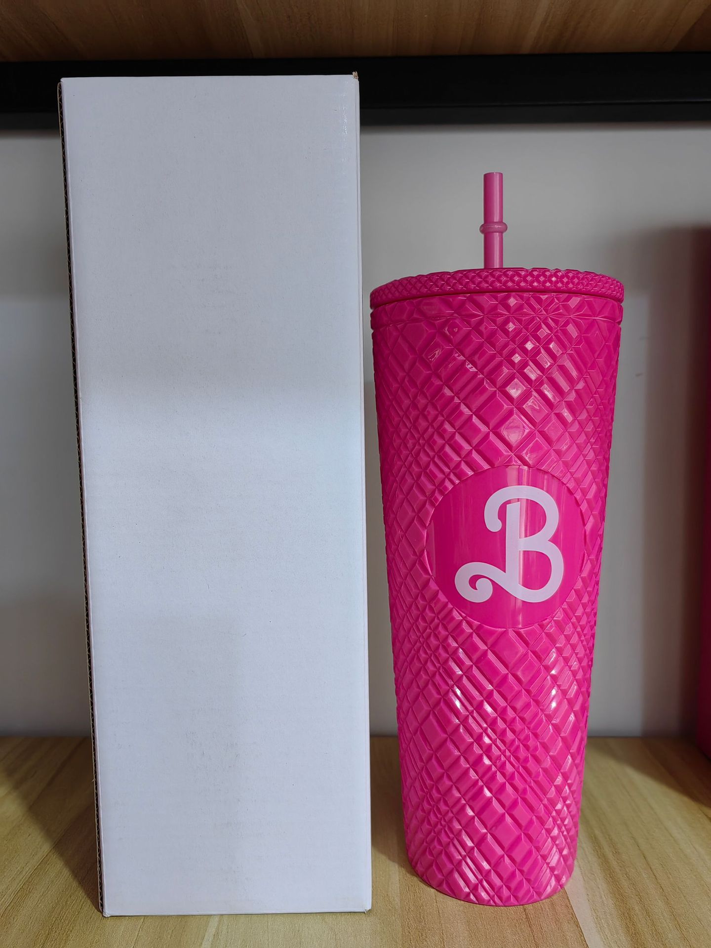 J213 New Gradually Varied Pink Large Capacity Portable Cup Double Wall Water Bottle Diamond Plaid Plastic Water Cup with Straw Portable Cup