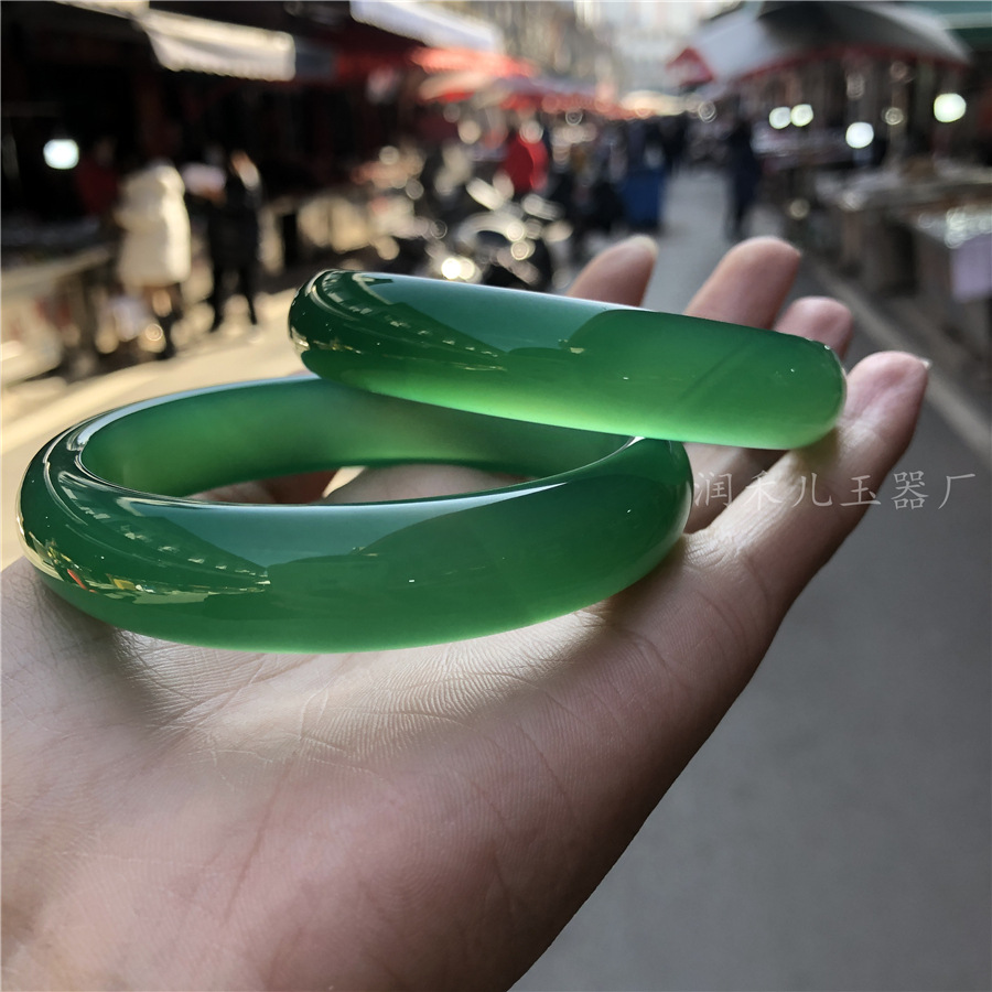 厂家批发高冰种帝王绿玉髓手镯满绿玛瑙玉镯翠绿玛瑙玉髓玉镯子