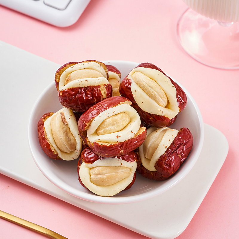 腰果泡芙枣独立小包装网红夹心红枣奶酪枣新疆特产抱抱果休闲零食