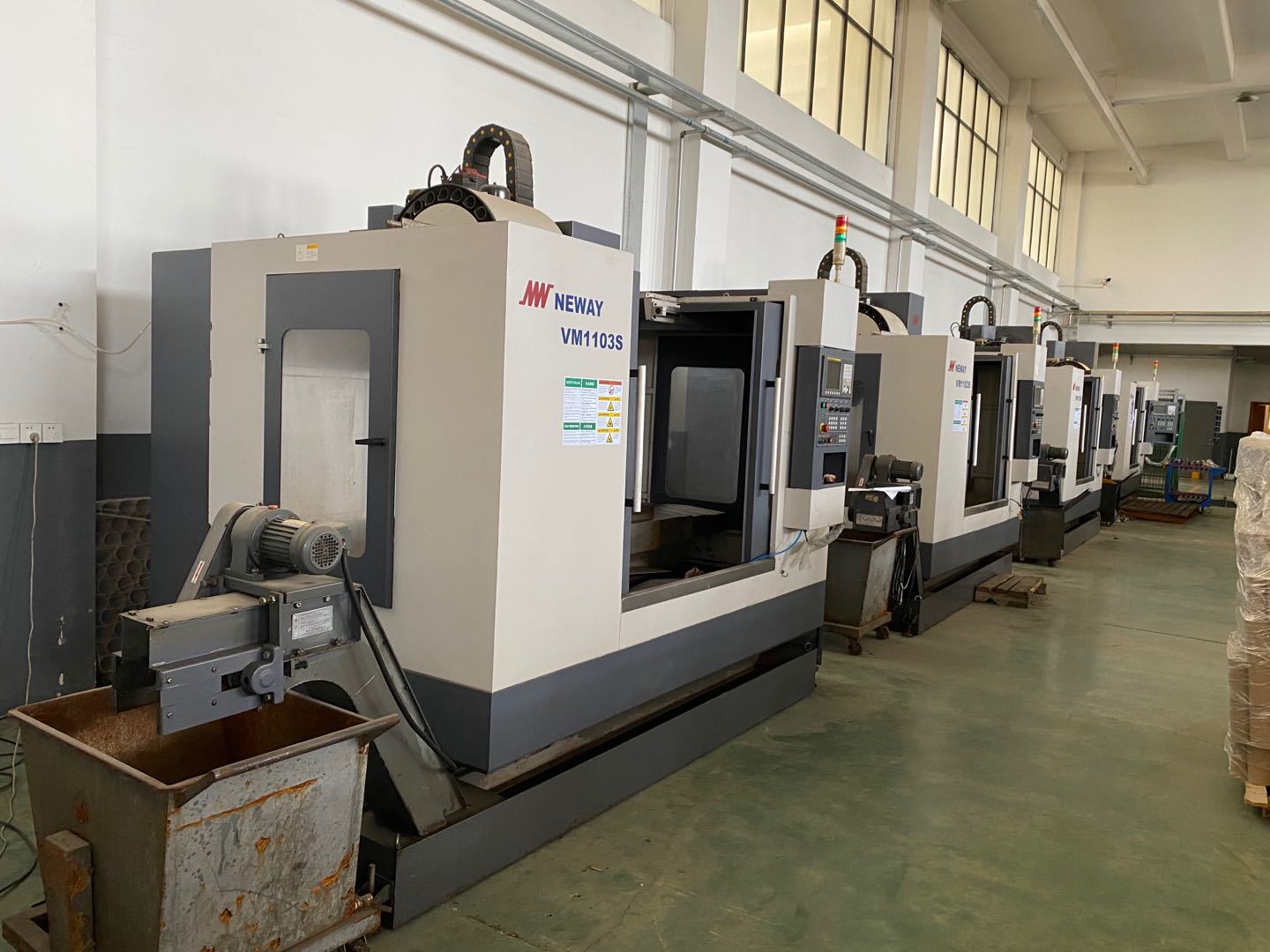 纽威vm1103s立式加工中心二手机床立式加工中心机械车床加工中心