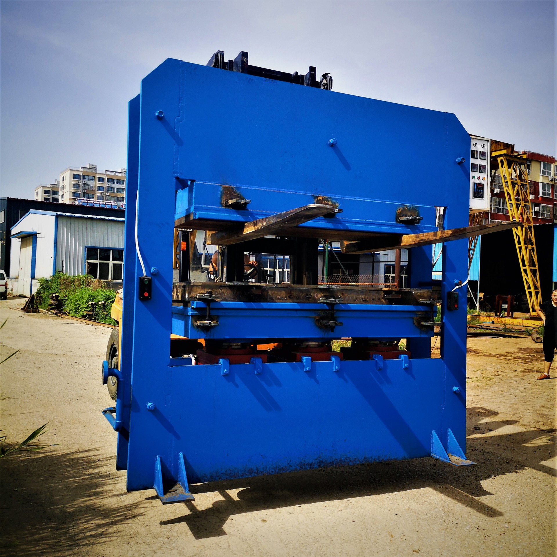 景县忠强橡塑设备框架式平板硫化机 厂家直销全自动硫化机 注胶机