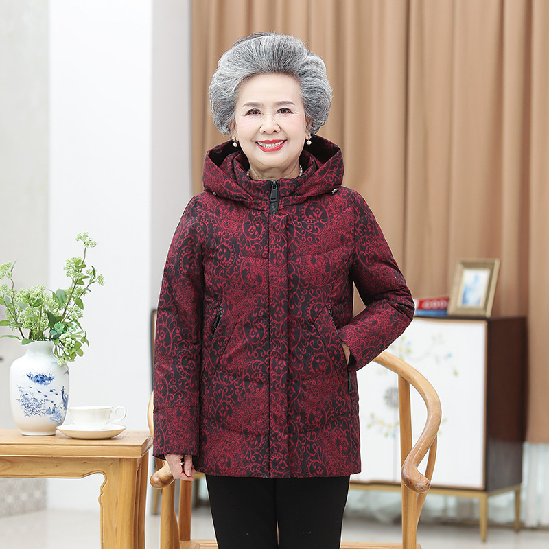 新款奶奶装中老年羽绒服外套冬季保暖矮个子老年女装80岁白鸭绒服