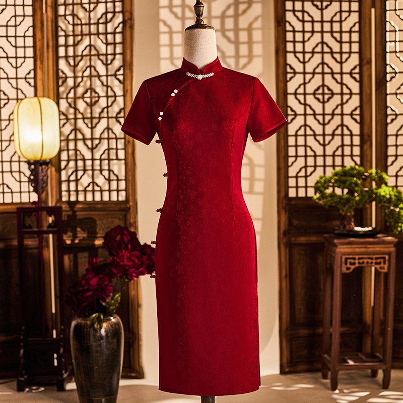 红色旗袍敬酒服2023新款新娘高级感结婚订婚礼服连衣裙简约中长款