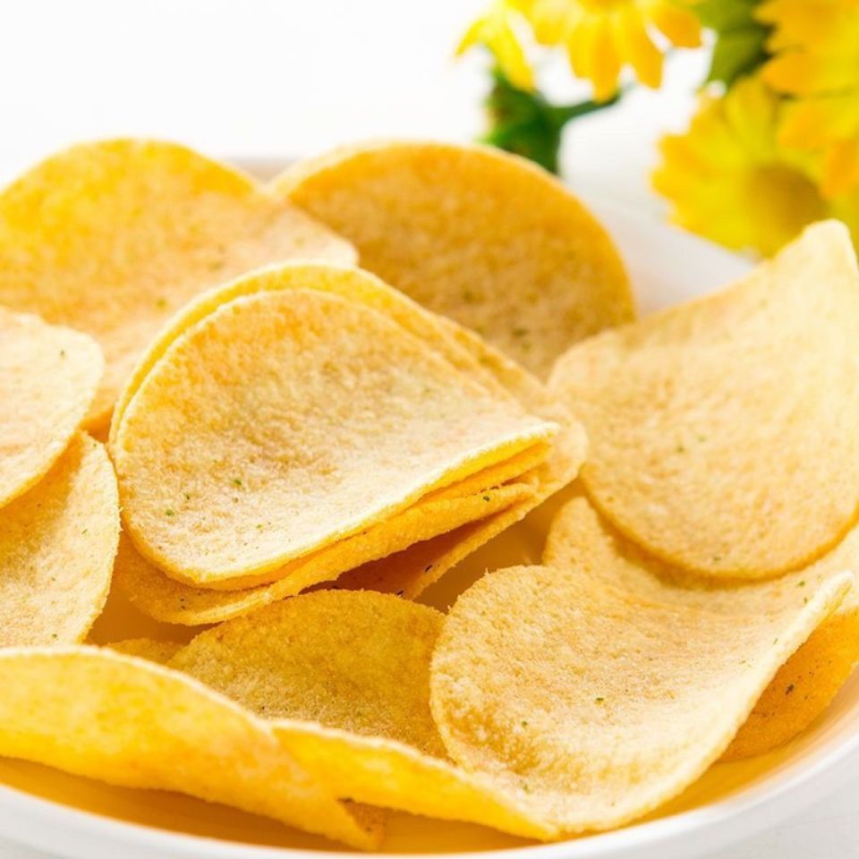 艾比利薯片种口味膨化休闲零食品小吃多种口味组合装半透明食品酒