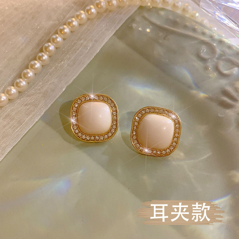 French Retro Non-Pierced Butterfly Ear Clip Niche High Sense Simple Pearl Earrings Exaggerated Earrings Ear Hanging Wholesale