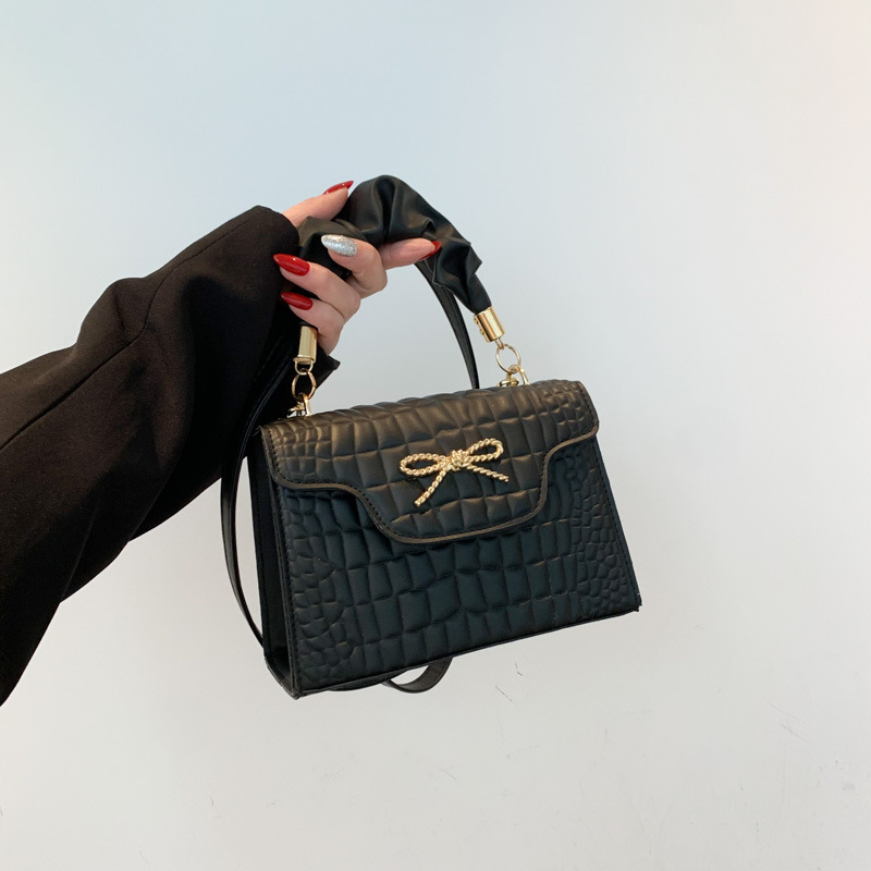 斜挎小包包女2024新款潮流行洋气蝴蝶结单肩包时尚褶皱手拎小方包