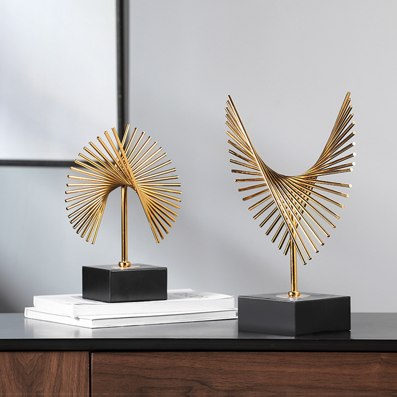 北欧铁艺线条金属飞鹰电视柜客厅玄关书房装饰工艺品柜台铁艺摆件