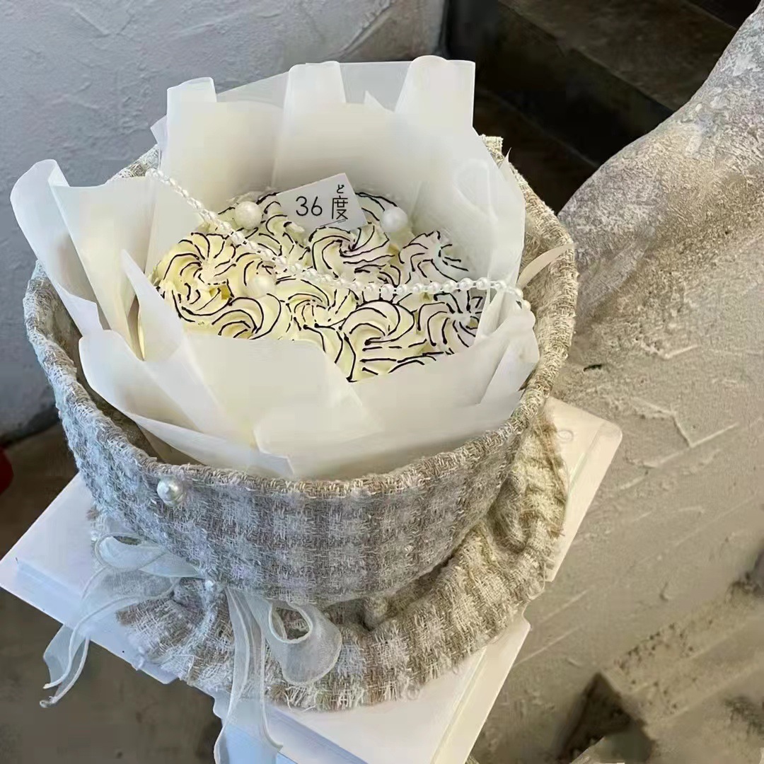 38女神节小红书小香风布艺花束妇女节蛋糕围边花艺装饰花束包装