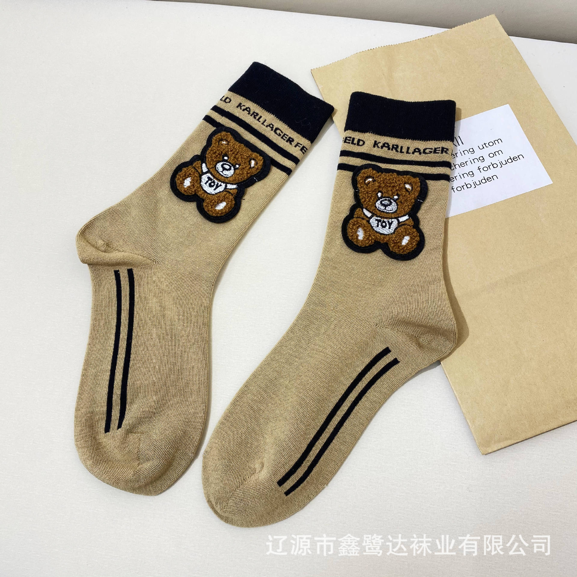 秋冬新款布标小熊高筒潮袜装饰袜贴标缝制毛毛熊袜子女棉中高筒袜