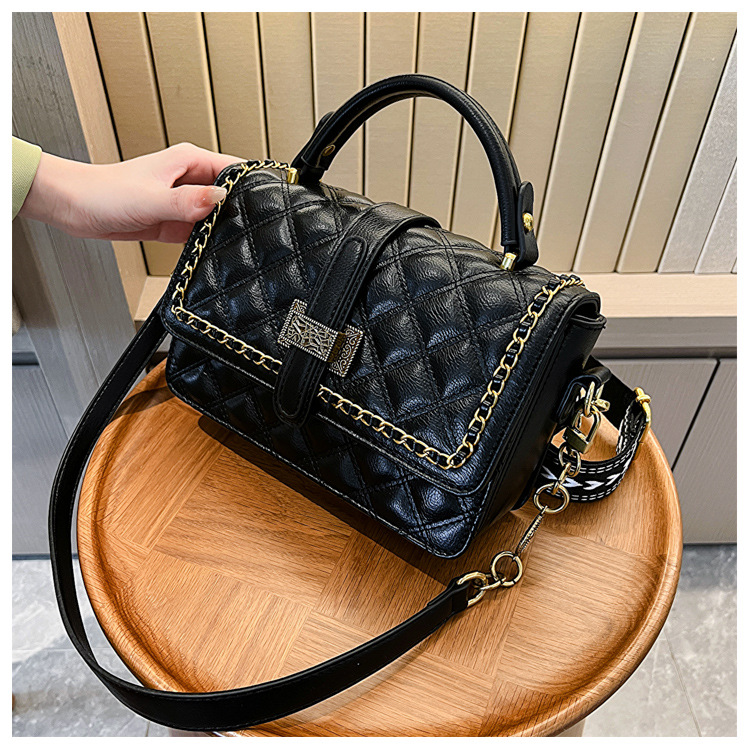 Spring Bag Women's 2023 New Popular Messenger Bag This Year Niche Advanced Texture Handbag Shoulder Bag