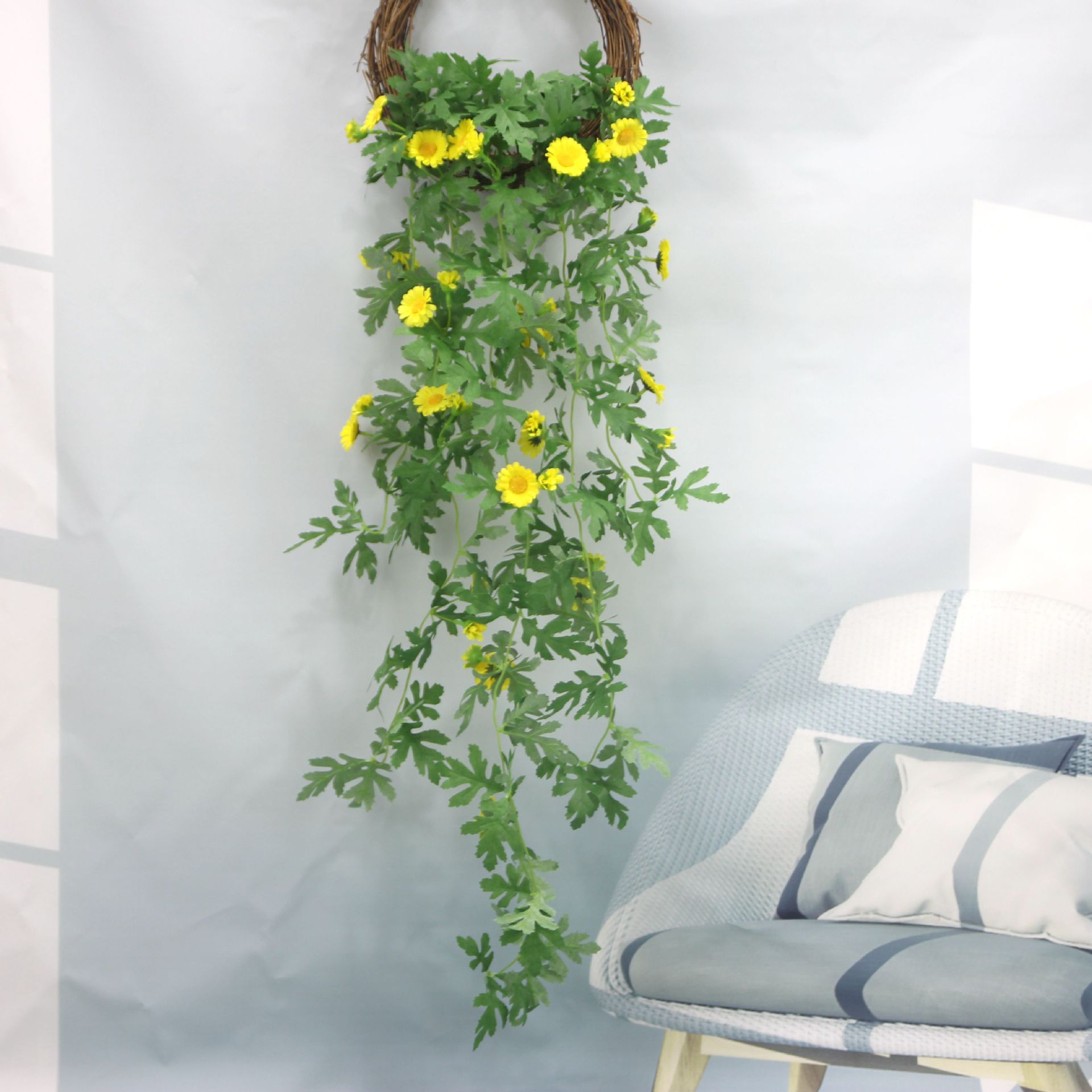 仿真雏菊壁挂吊兰挂墙假花塑料假花藤条装饰室内客厅墙面植物藤挂