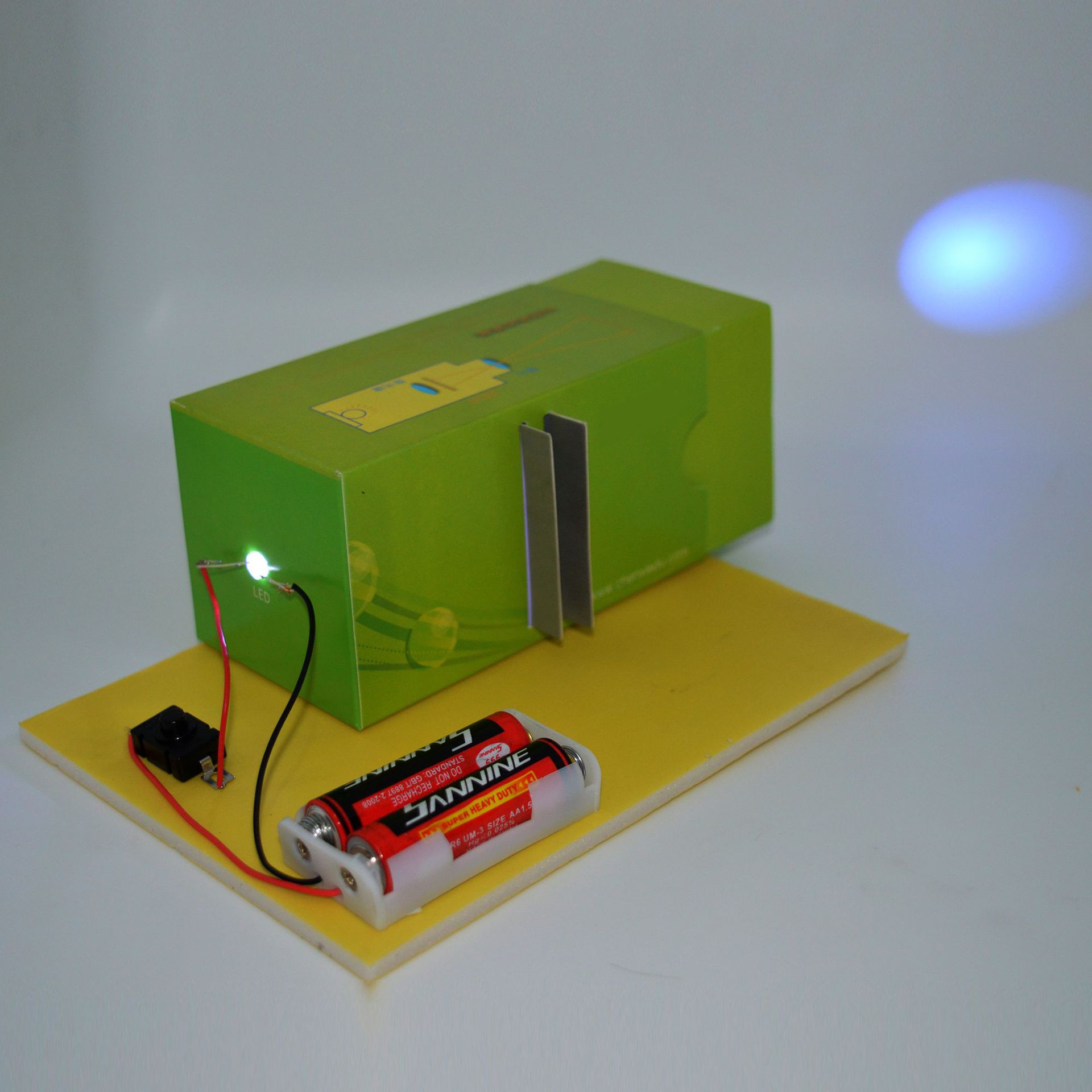自制幻灯机 diy 幻影灯科技小制作科学steam实验玩具电路拼装实验