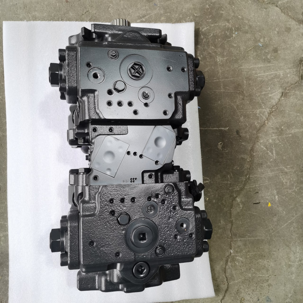 小松装载机wd600-6液压泵708-2g-00120