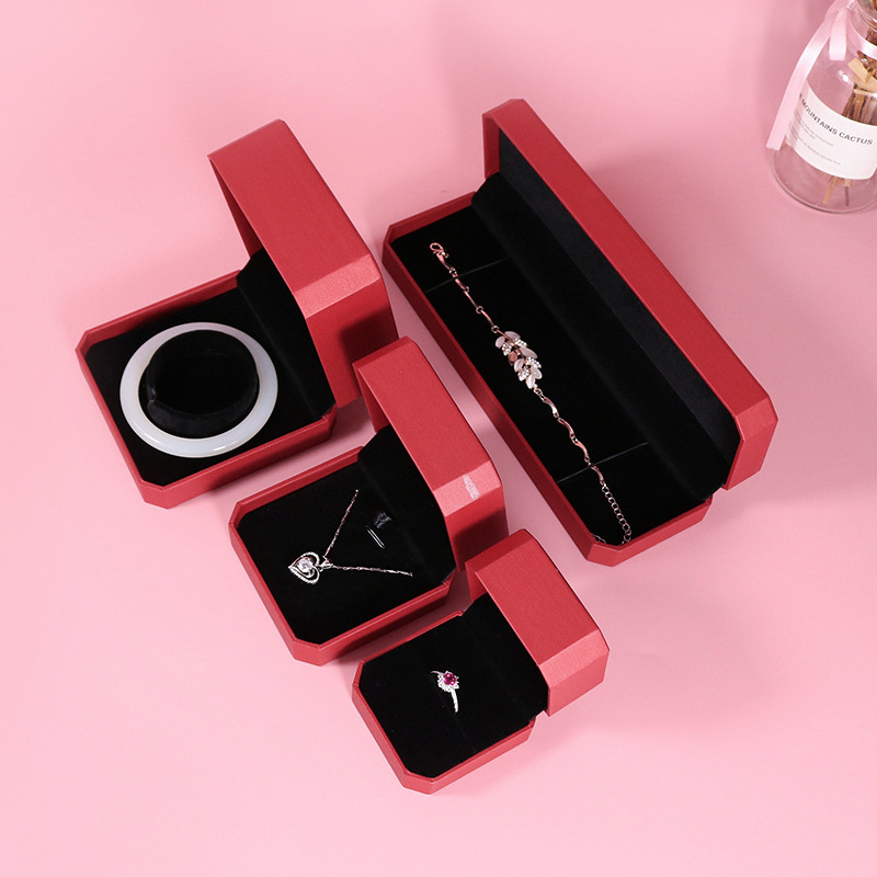 Octagonal Red Leather Paper Box Flip Black Velvet Jewelry Box Rings Pendants Jewelry Box Brace Lace Bracelet Jewelry Box
