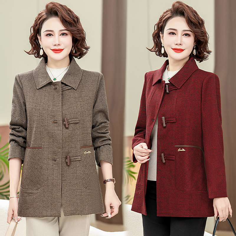 50岁60岁春秋妈妈装防风外套翻短款薄呢牛角扣大衣中老年女装上衣