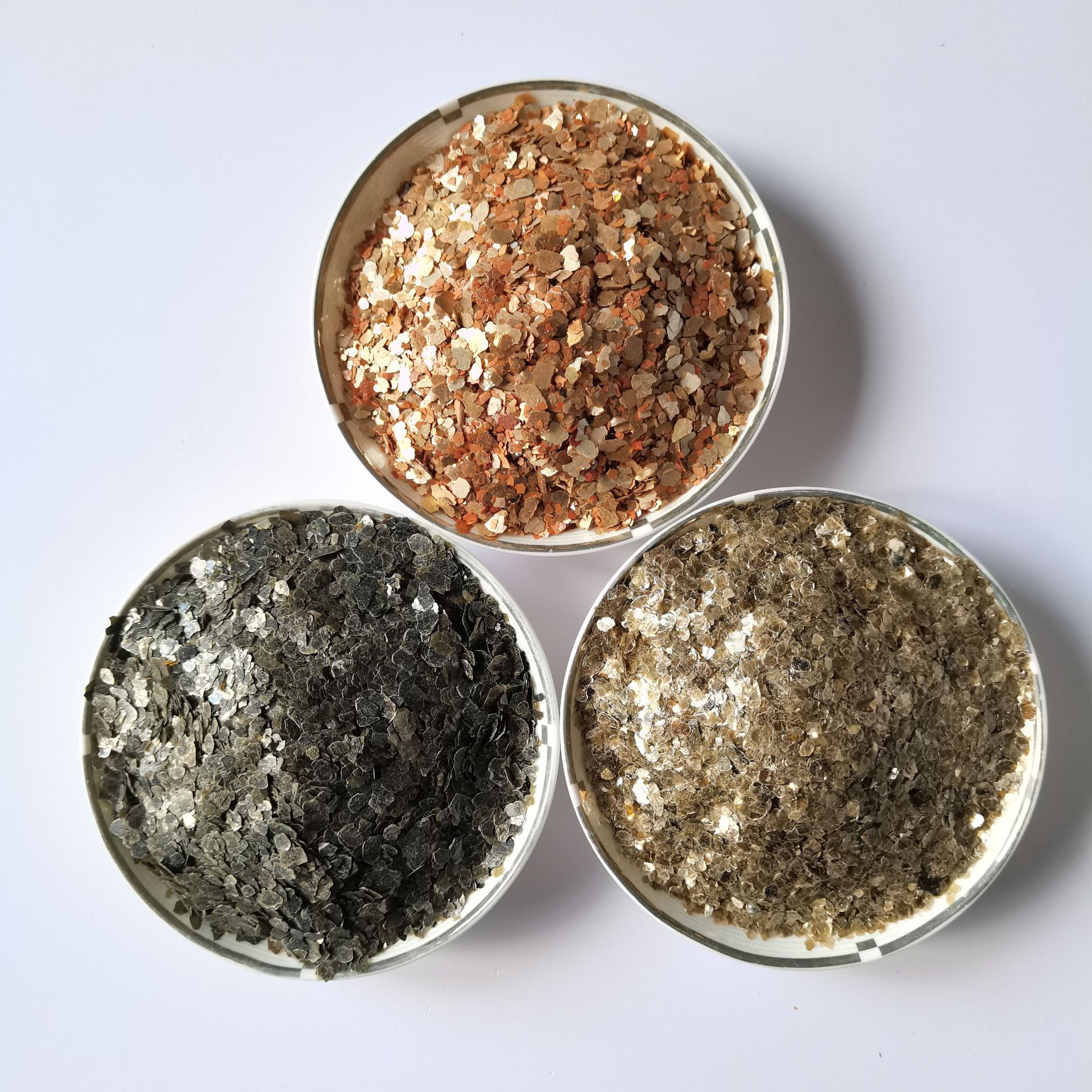 厂家直销美甲发亮云母片彩色复合岩片真石漆内外墙美甲用云母岩片