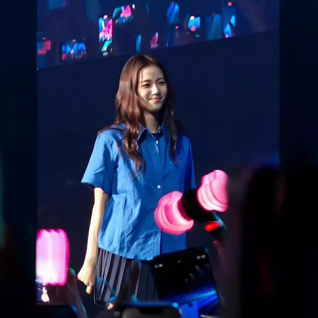 韩国小众金智秀jisoo同款经典百搭翻领蓝色单排扣短款村衫-阿里巴巴