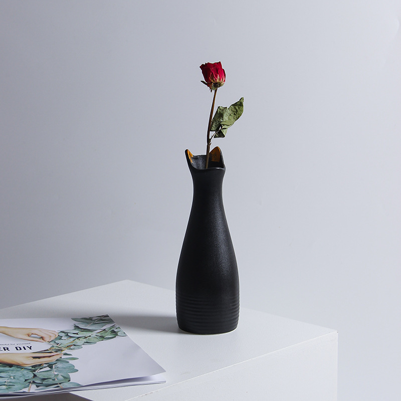 Creative Simple Vase Ceramic Ins Style Decoration Dining Table Model Room Hallway Decoration Website Red Flower Ware Soft Decoration