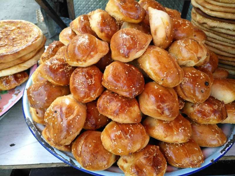 馕新疆烤馕饼特色香酥小油馕葡萄干核桃仁芝麻烤馕饼早餐主食