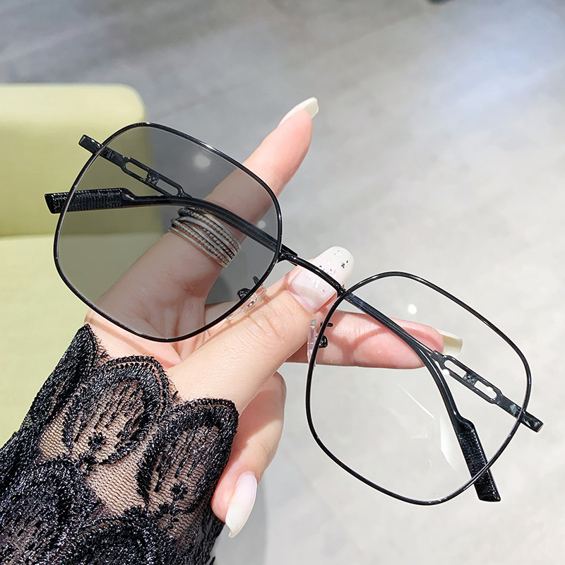 Photosensitive Color-Changing Anti-Blue Light Glasses Female Little Red Book Net Red Large Frame Plain Glasses Frame Anti-Blue Light Color-Changing Myopia Glasses