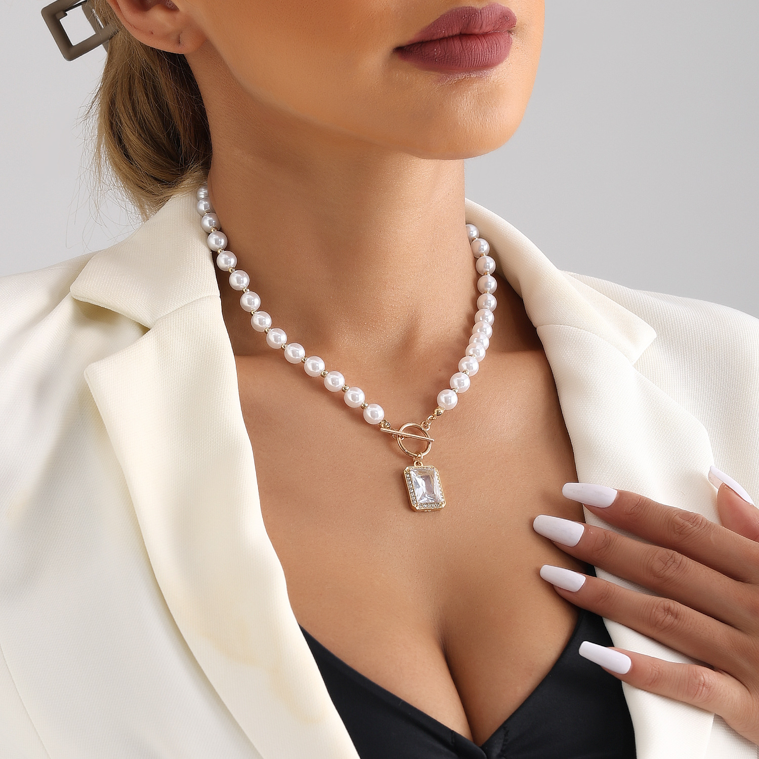 European and American Affordable Luxury Fashion Imitation Pearl Necklace Versatile High Sense Ot Buckle Beaded Rectangular Micro-Inlaid Imitation Diamond Pendant Neck Accessories