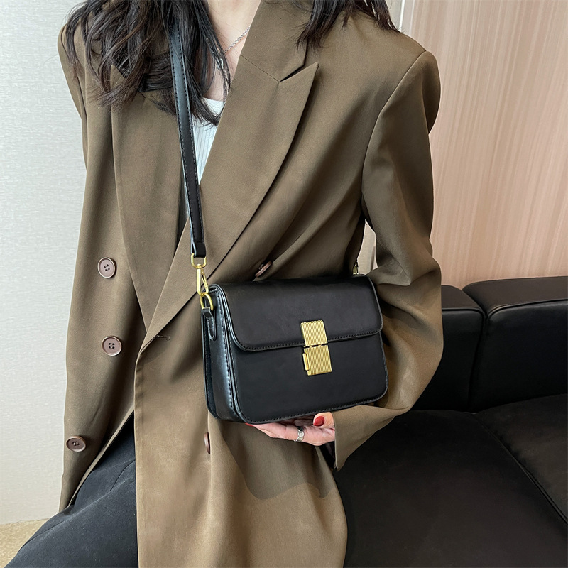 Square Bag This Year Popular Women's Bags 2022 New Fashion Retro Shoulder Messenger Bag Autumn and Winter Textured Small Square Bag Women