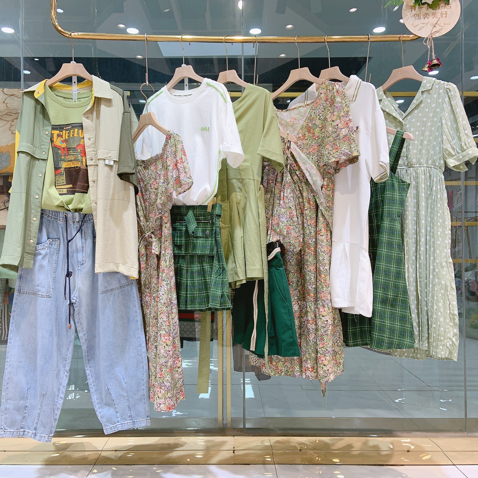 2022春季新款撤柜品牌折扣女装乐町尾货清仓走份批发实体直播货源