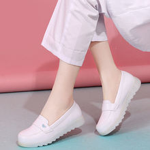 护士鞋白色女2021夏季新款软底不累脚透气平跟防滑防臭医院工作鞋