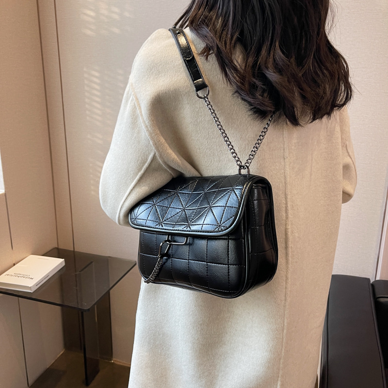 Retro Women Bag 2022 Winter New Fashion Simple Shoulder Messenger Bag Rhombic Chain Leisure Commute Women's Bag