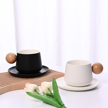 莫兰迪色陶瓷咖啡杯定制 创意圆球木手柄马克杯简约情侣水杯一对