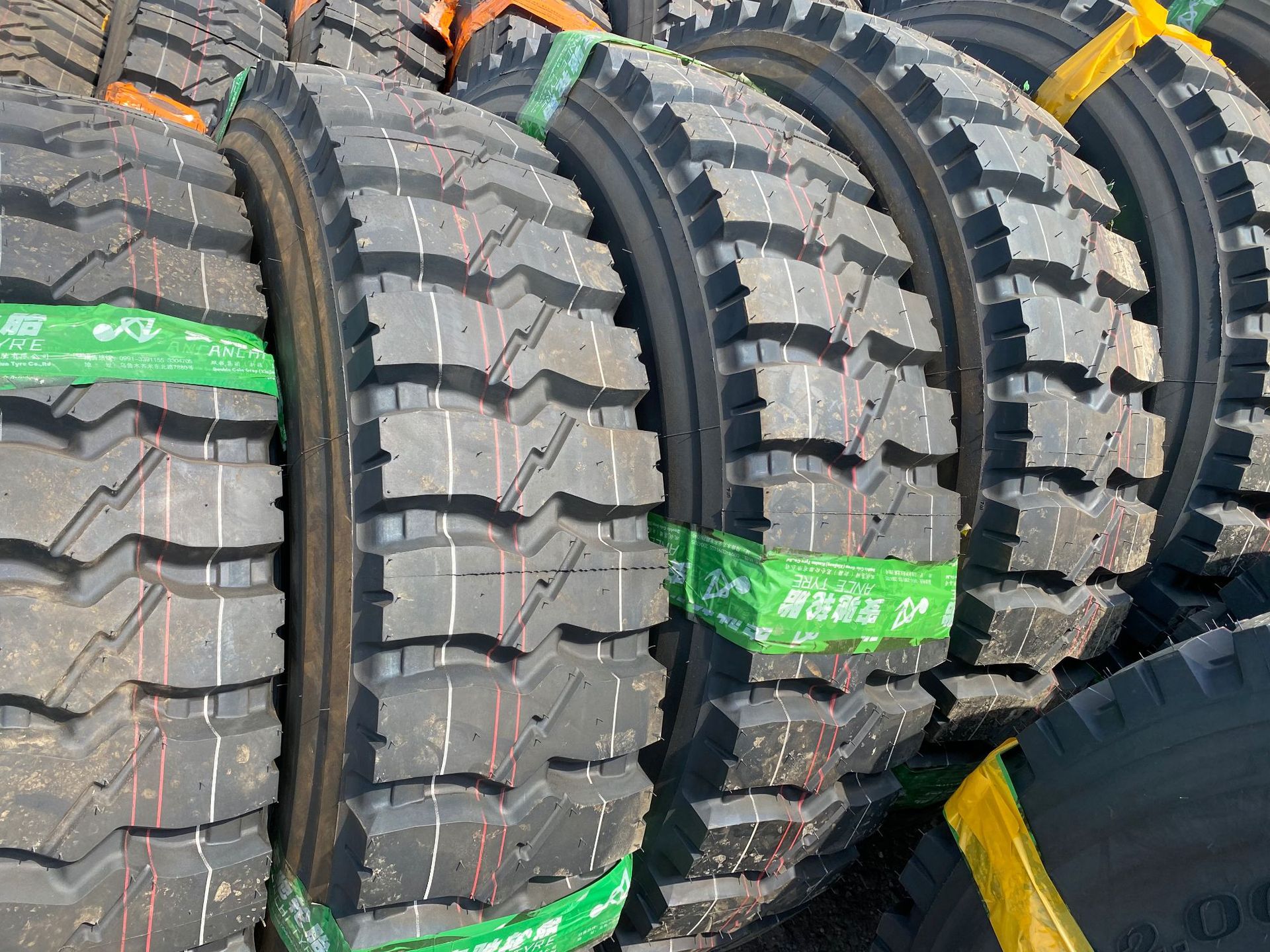 沙驼217四块 1200r20重载百吨王轮胎 沙驼雪莲轮胎 安驰 路鳌轮胎