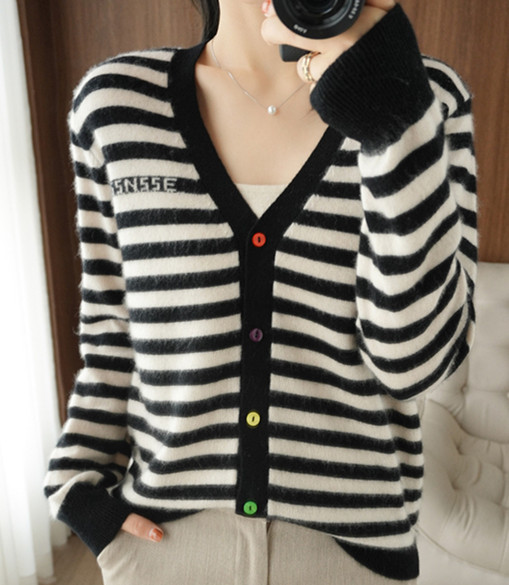 黑白条纹开衫女2022早秋新款针织衫上衣外搭洋气拼色针织毛衣外套