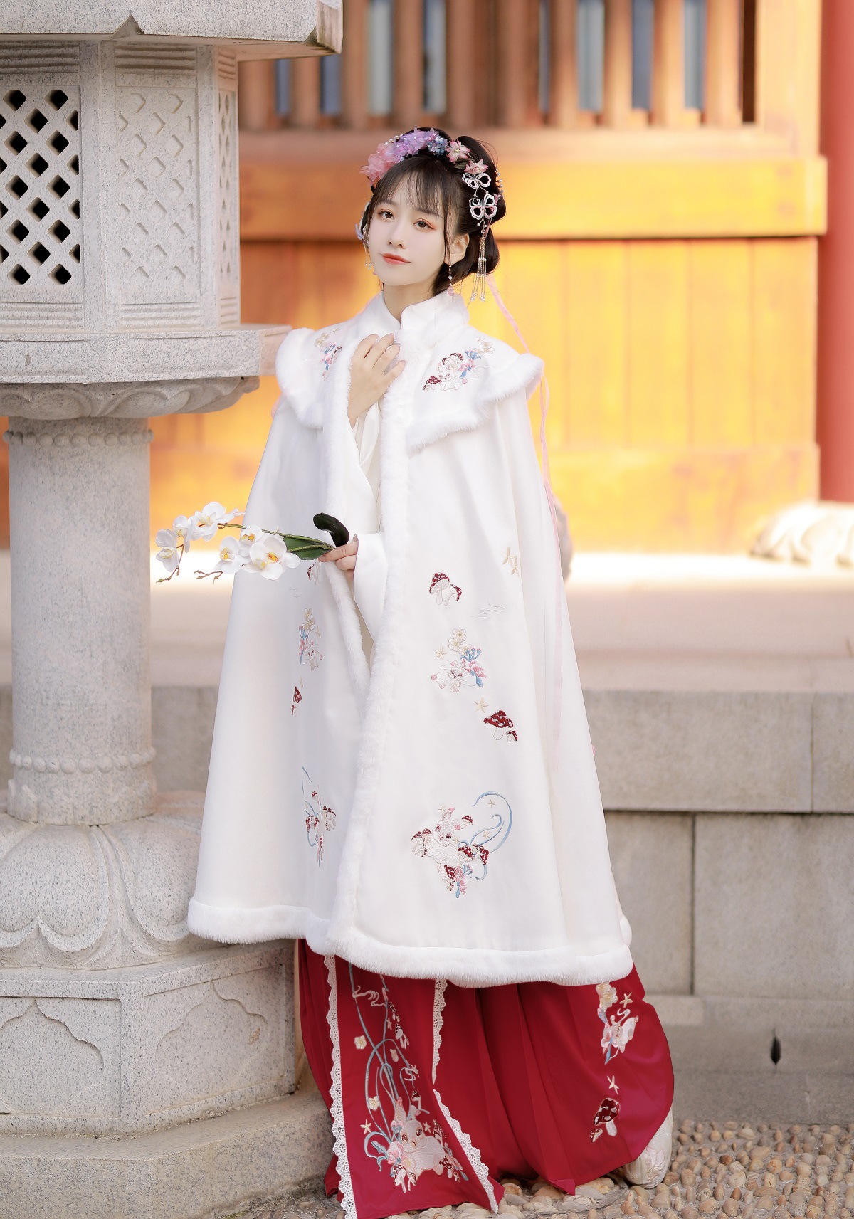 原创茕茕稚兔圆领明制汉服女重工刺绣袄加绒斗篷马面裙秋冬8231