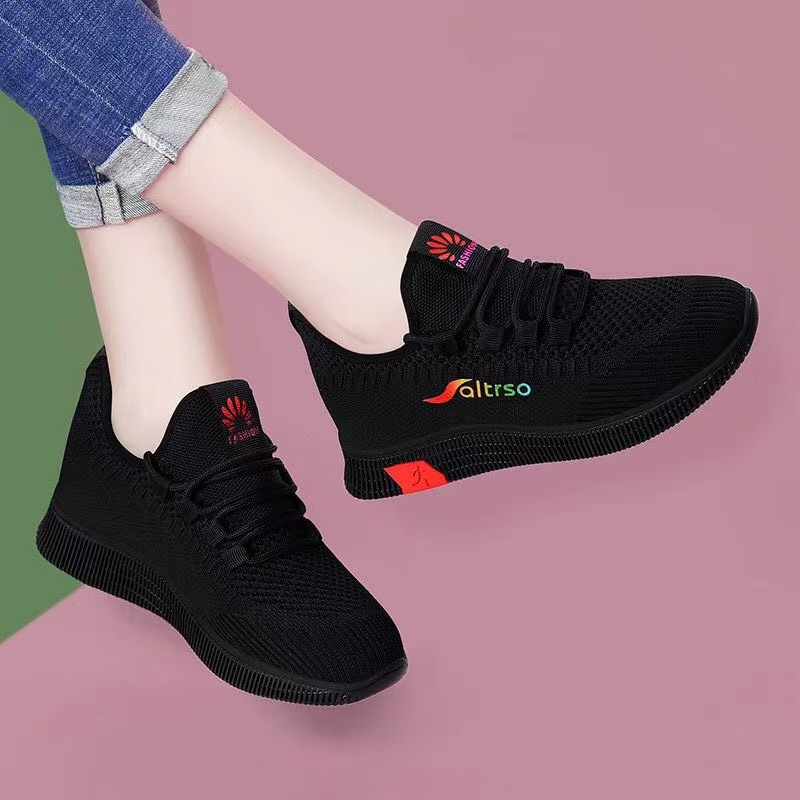 Women's Shoes 2023 New Comfort Sneaker Women's Flying Woven Breathable Old Beijing Cloth Shoes Soft Bottom Mother Shoes Factory Wholesale
