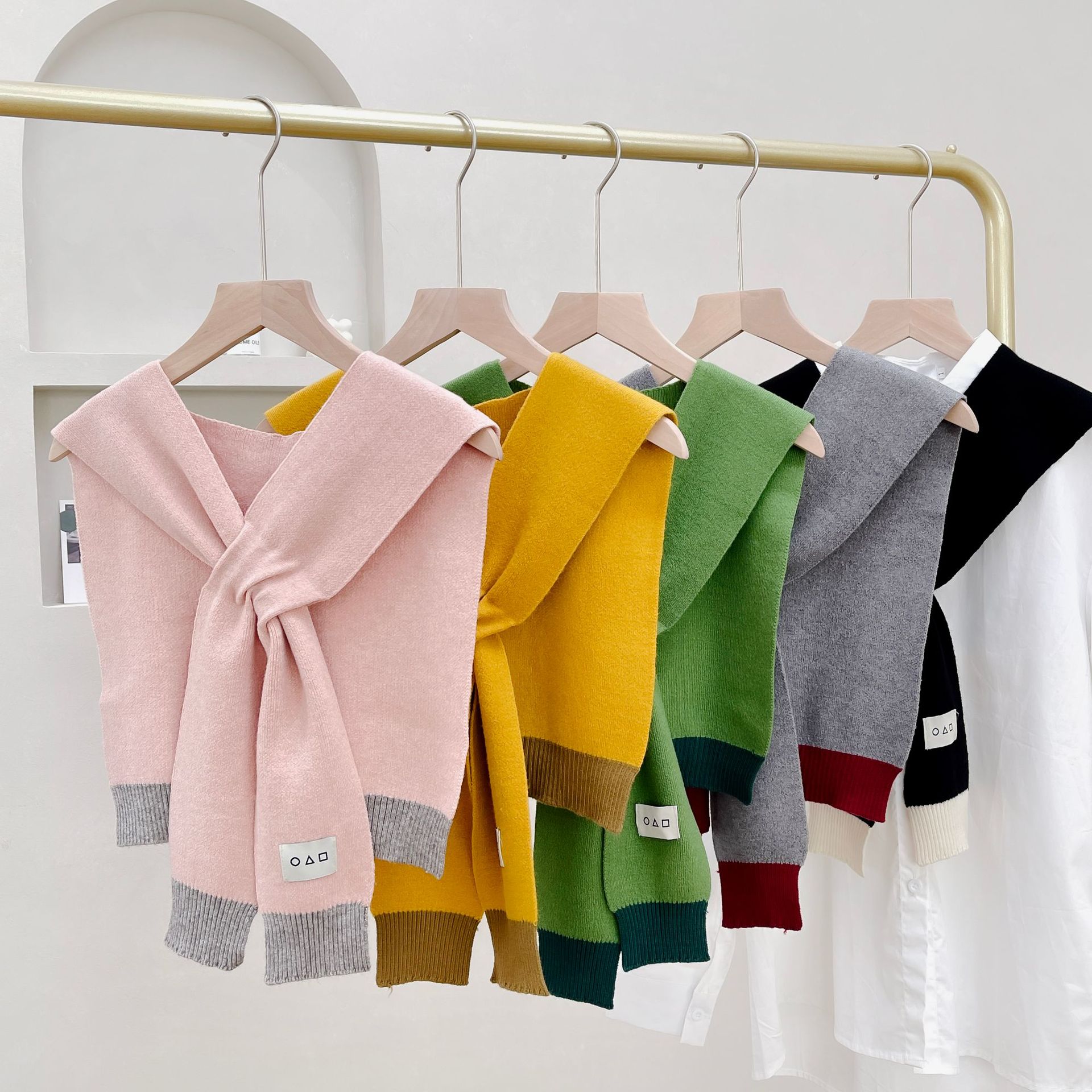 纯色针织披肩女士春秋外搭坎肩韩版百搭ins潮东大门网红毛线围巾