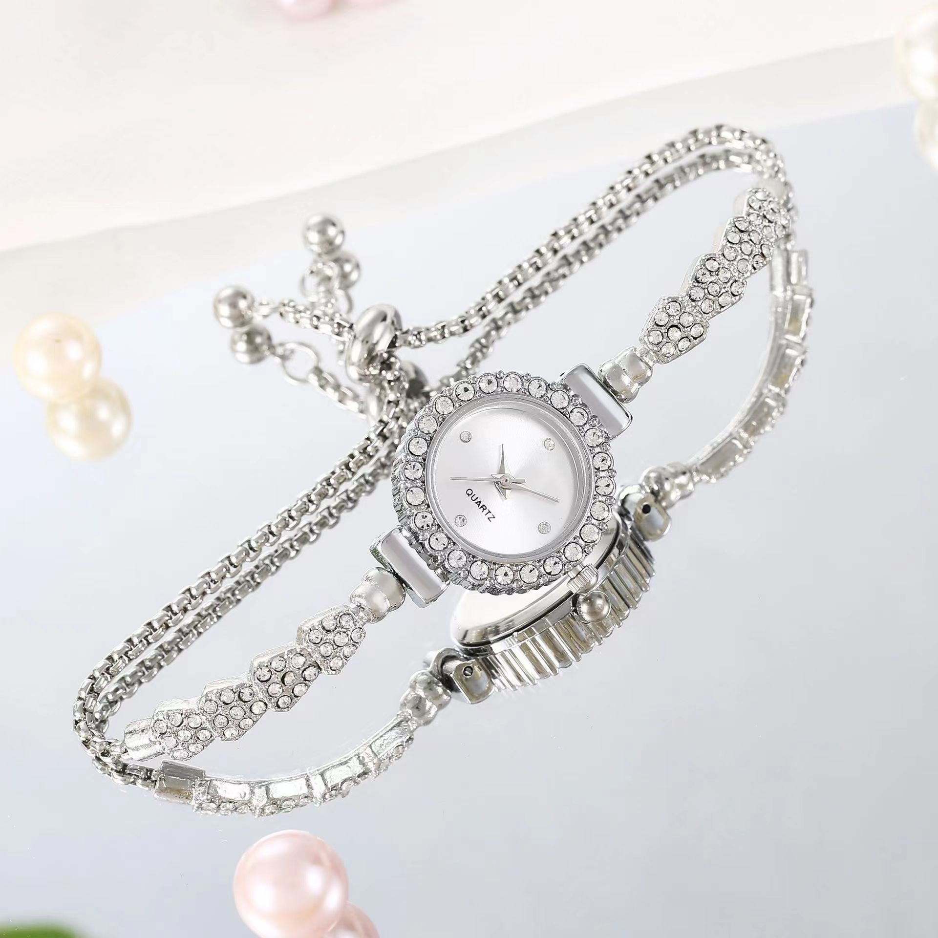 2023 New Fashion Diamond round Women's Watch Free Adjustment Bracelet Watch Women's Quartz Watch Factory Wholesale